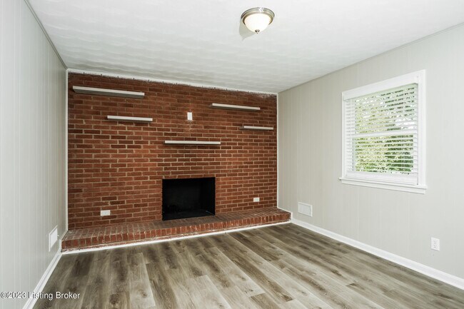 Foto del edificio - 9909 Lakewood Dr