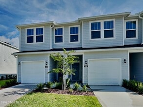 Building Photo - 610 Holly Lks Dr
