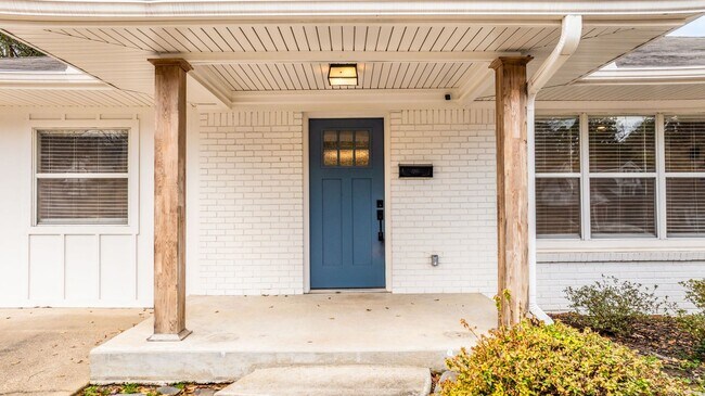 Foto del edificio - 2420 Durwood Rd