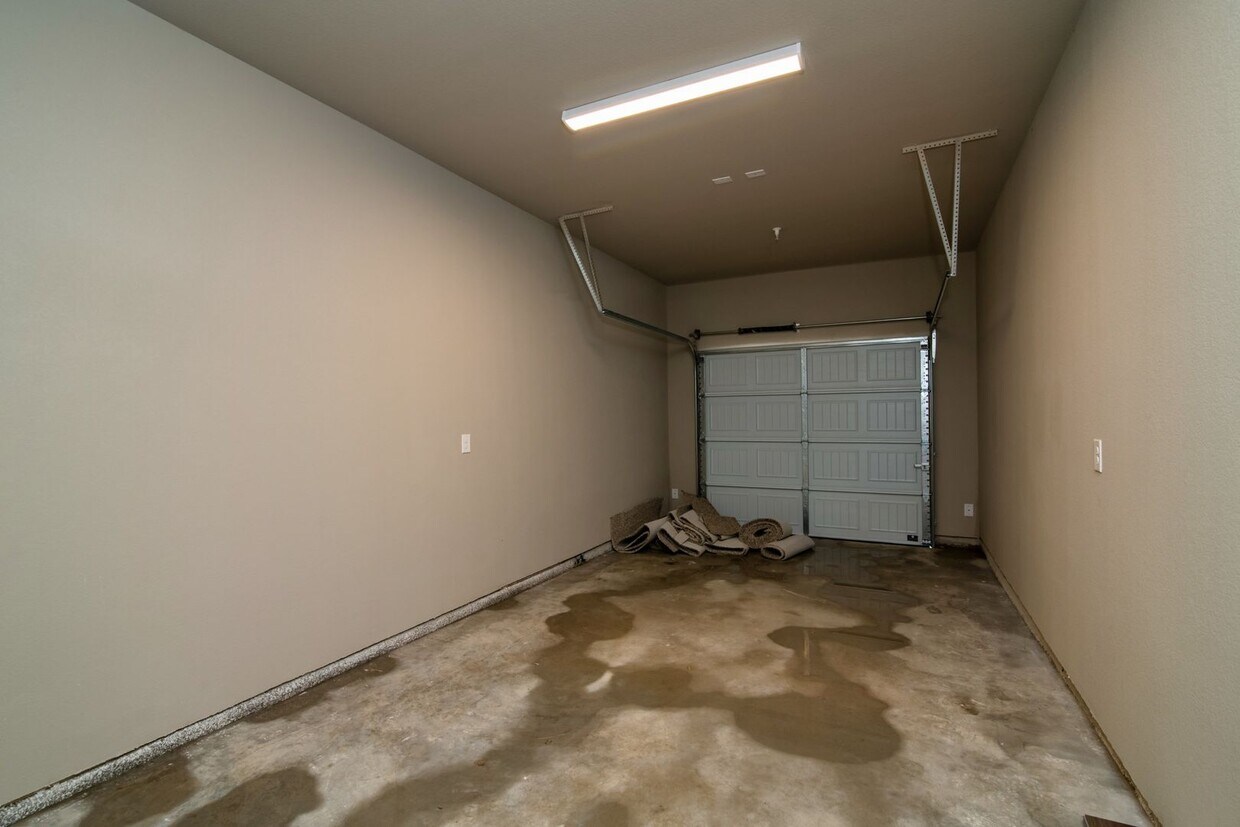 Foto principal - GORGEOUS 2 BEDROOM FOUR PLEX LOCATED IN MI...