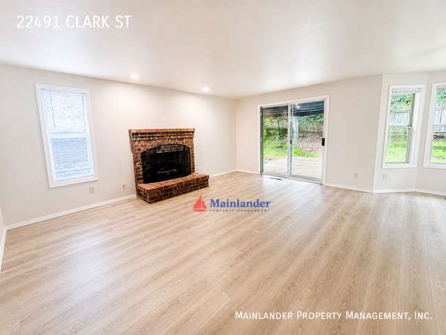 Building Photo - Beautifully Updated West Linn Home Near West Linn High School