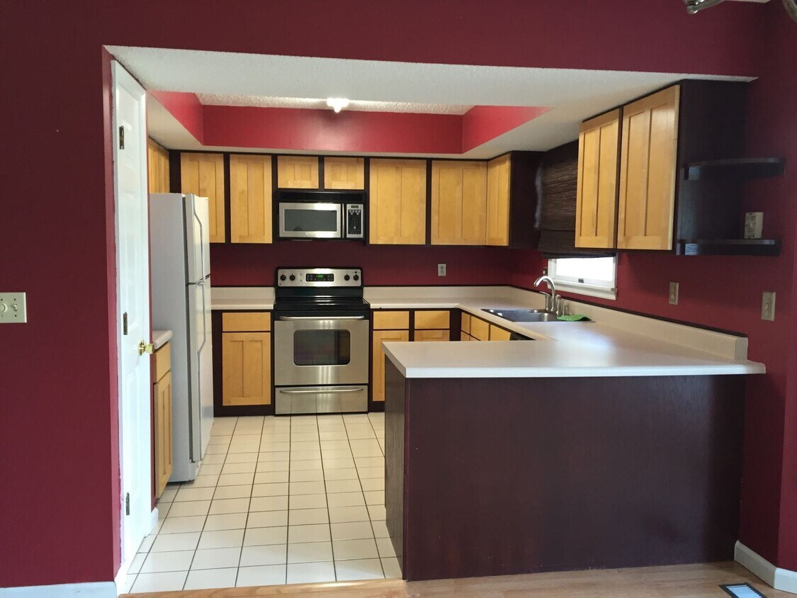 Primary Photo - 3 br, 1.5 bath House - 201 Carriage Court