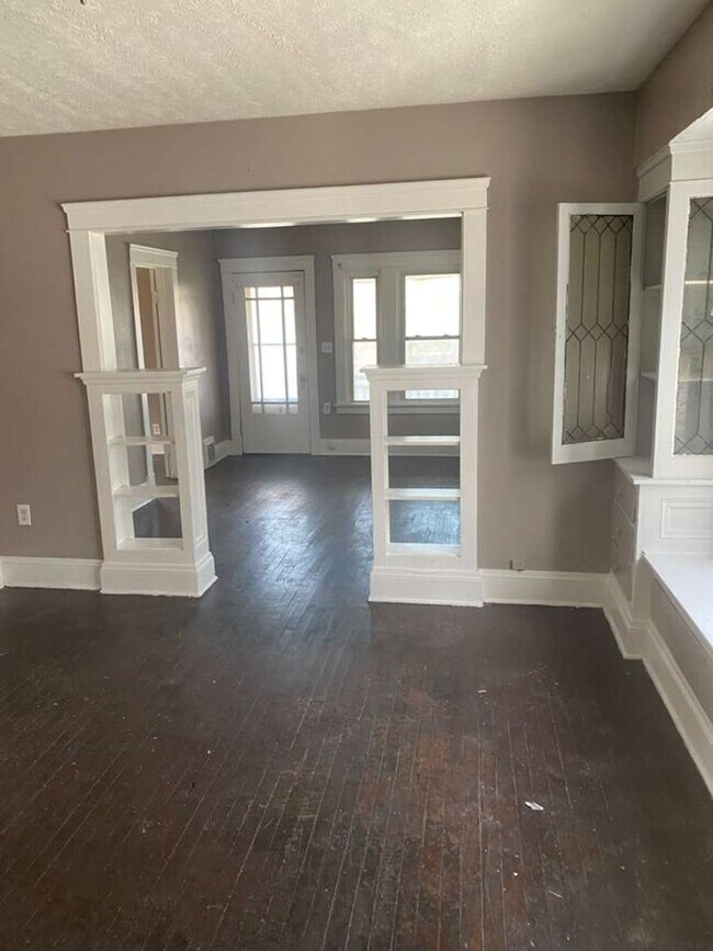 Foto del edificio - 10012 Manor Ave