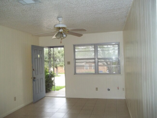 Foto del edificio - 913 Dryden Ave