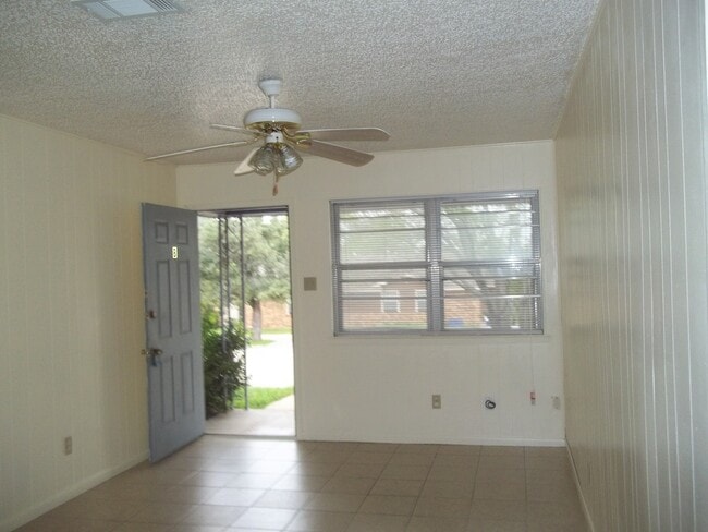 Building Photo - 913 Dryden Ave