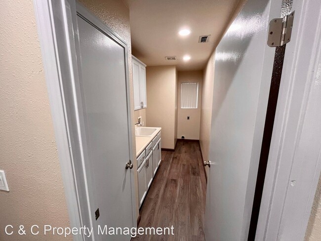 Building Photo - 3 br, 2.5 bath House - 9432 Windrift Lane