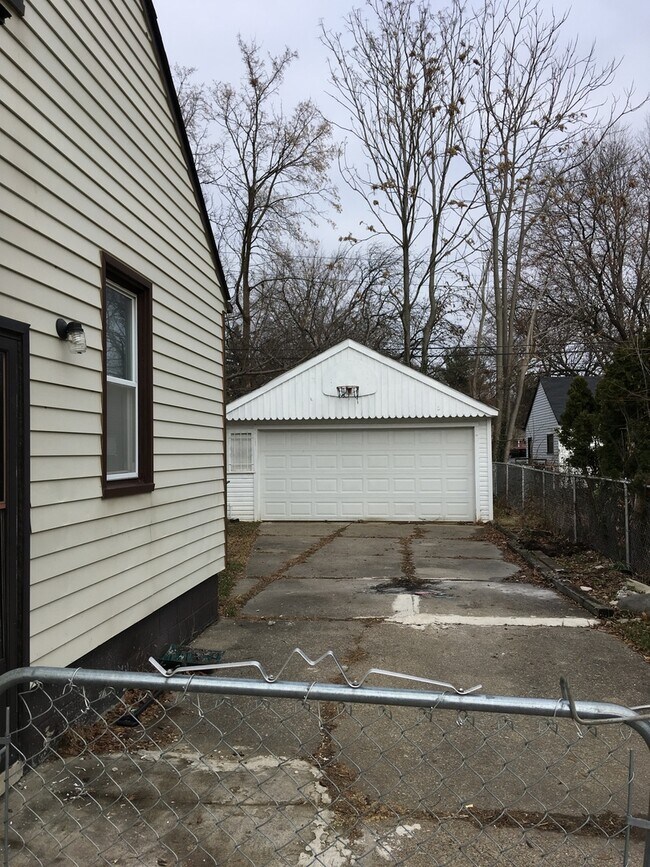 Foto del edificio - 3 Bedroom Bungalow in Eastpointe, MI - Sec. 8 OK