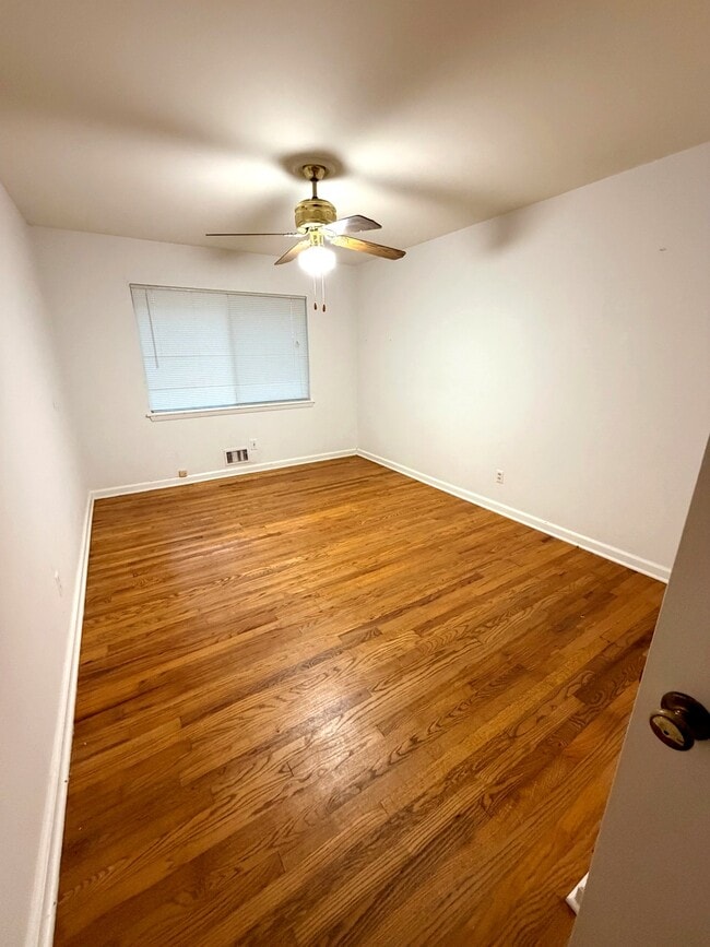 Building Photo - 1373 Markan Dr NE