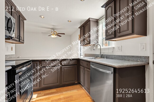 Foto del edificio - 212 Red Oak Dr E