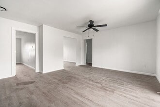 Building Photo - 404 Glenmore Dr