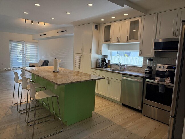 Foto del edificio - 2341 SW 17th Ave