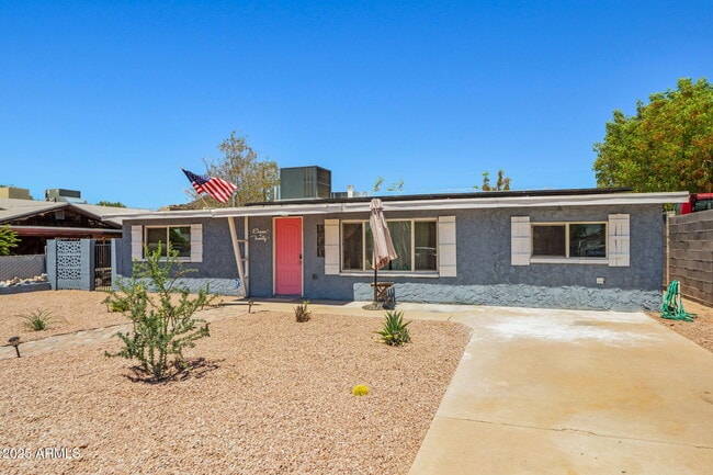 Building Photo - 1120 E Mission Ln