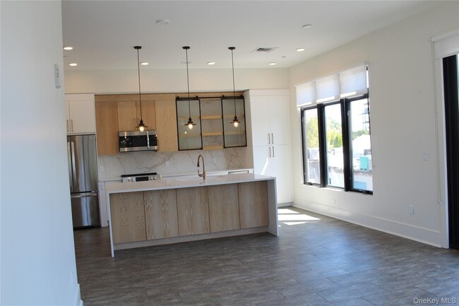 Building Photo - 331 E Main St