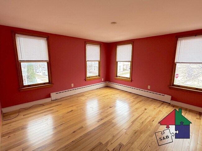 Building Photo - 109 Maple St