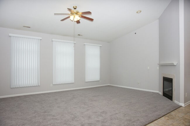 Building Photo - 42635 Park Cresent Dr