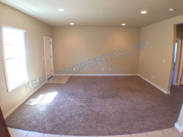 Building Photo - 4724 SE 65th Ave
