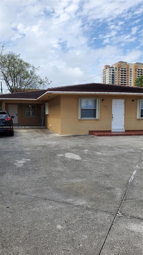 Primary Photo - 3325 SW 23rd Ter