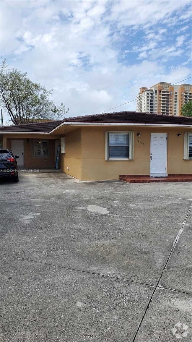 Building Photo - 3325 SW 23rd Ter