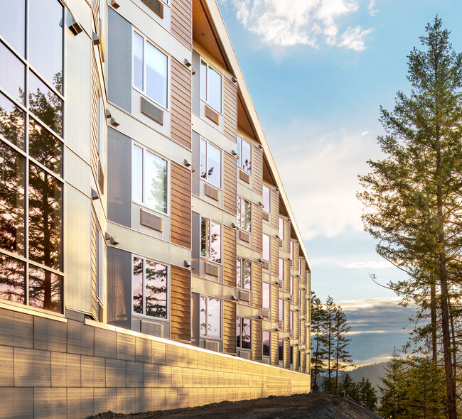Building Photo - 842 Academy Way
