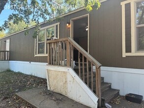 Building Photo - 3637 SE 6th St