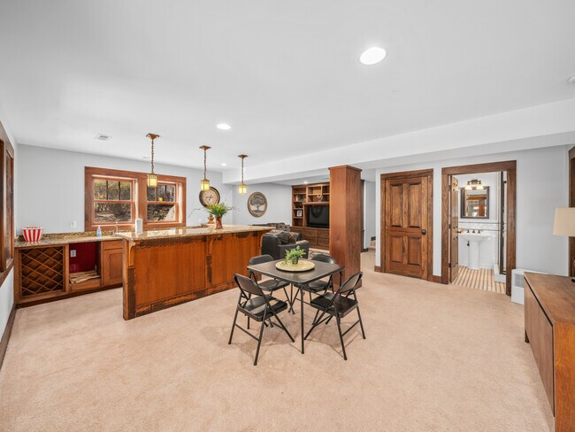 Building Photo - 50 Cheshire Dr