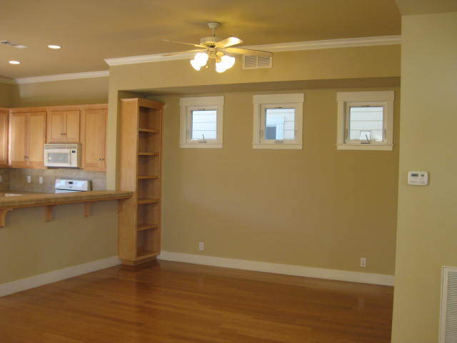 Building Photo - Beautiful 3 bed 3 bath house