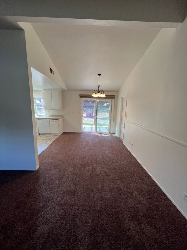 Foto del edificio - FOR RENT 3+1 IN SIMI VALLEY