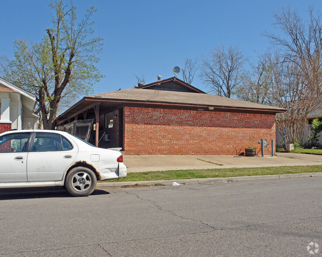 Foto del edificio - 2609 E 7th St