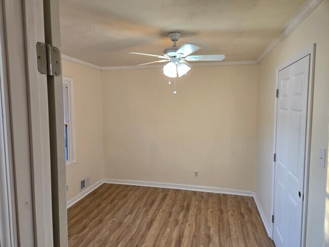 Building Photo - 1231 Kelleytown Rd