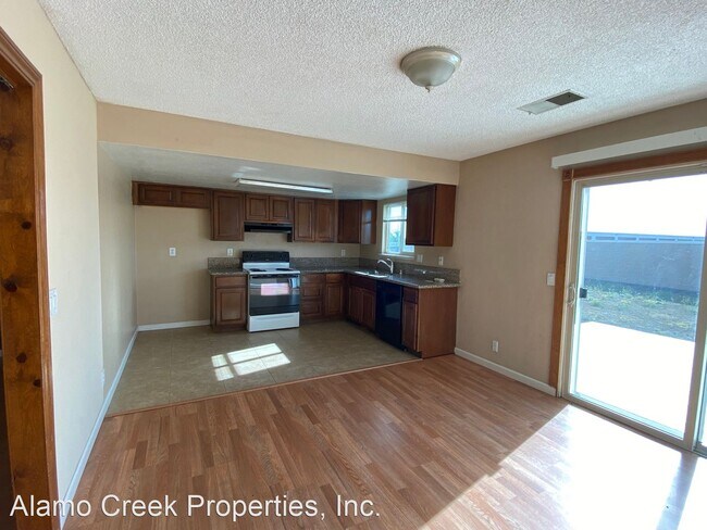 Building Photo - 4 br, 2 bath House - 510 Cabana Court