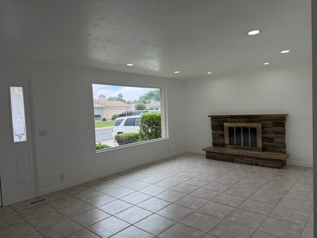 Building Photo - 4438 Losee Dr