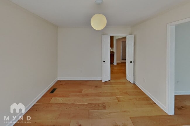 Building Photo - 2335 Hickory Crest Dr