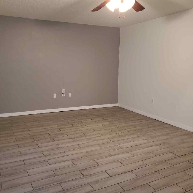 Building Photo - 87105 Kipling Dr