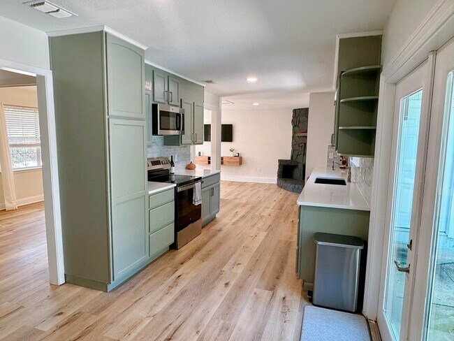 Building Photo - 215 Buck Dr NE