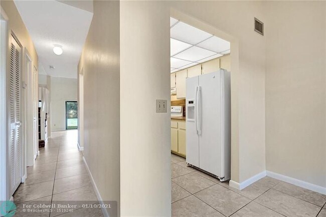 Building Photo - 4241 S Pine Island Rd