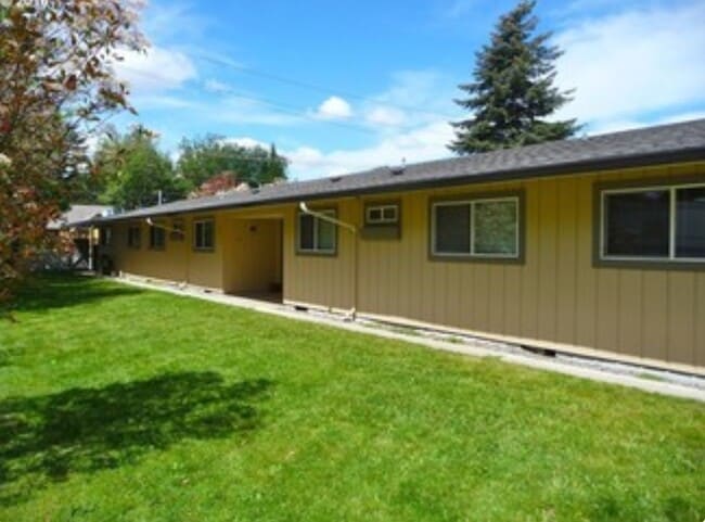 Building Photo - 110 SE Vista Ave
