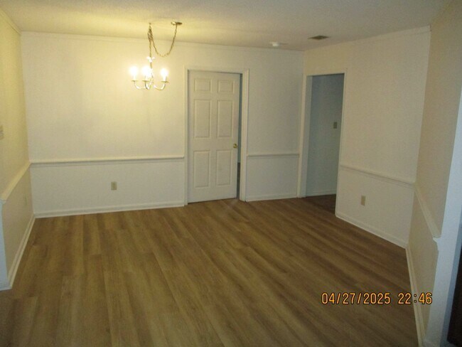 Foto del edificio - 2110 Lennox St