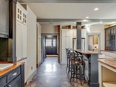 Foto del edificio - 304 E Franklin St