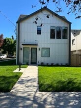 Building Photo - 4990 SE Ogden St