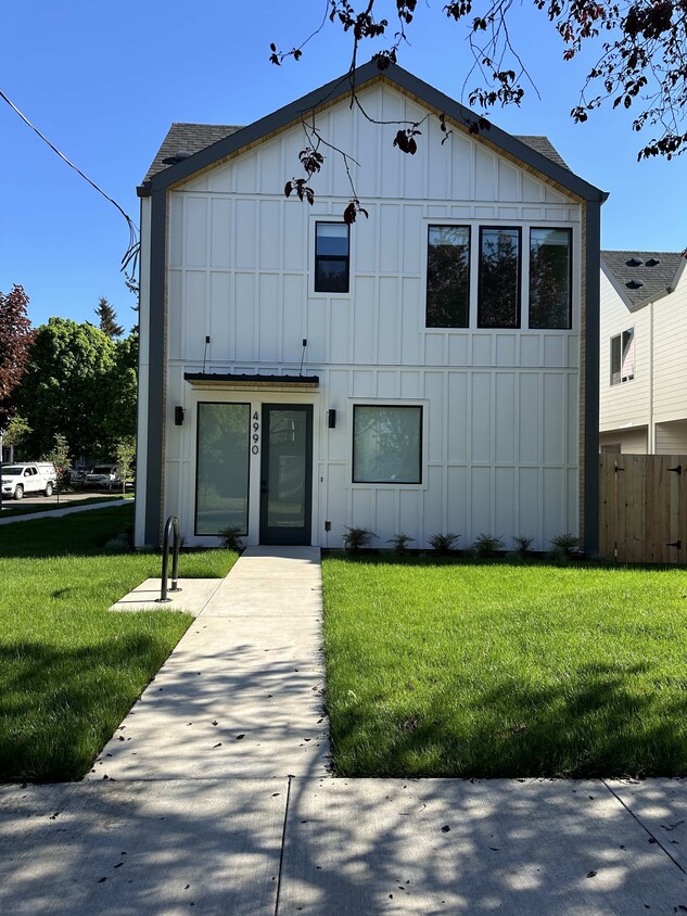 Primary Photo - 4990 SE Ogden St