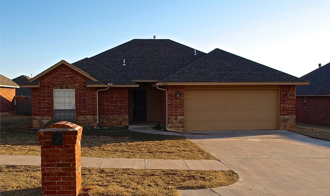 Photo - 2000 NE 32nd St (Moore, OK) House