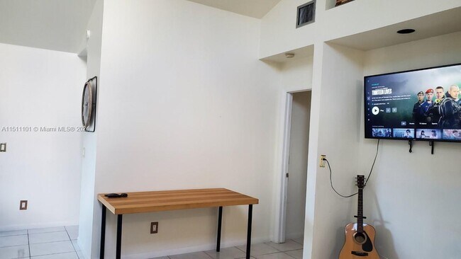 Foto del edificio - 10024 SW 14th St