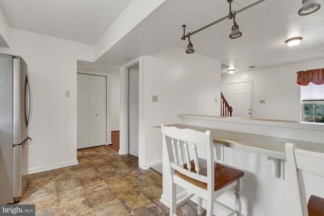 Building Photo - 1115 Skyview Dr