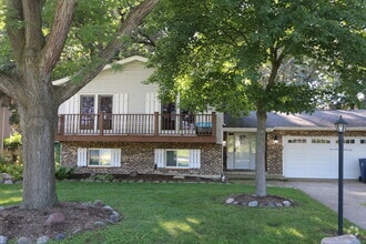 Building Photo - 1401 Hillside Ln