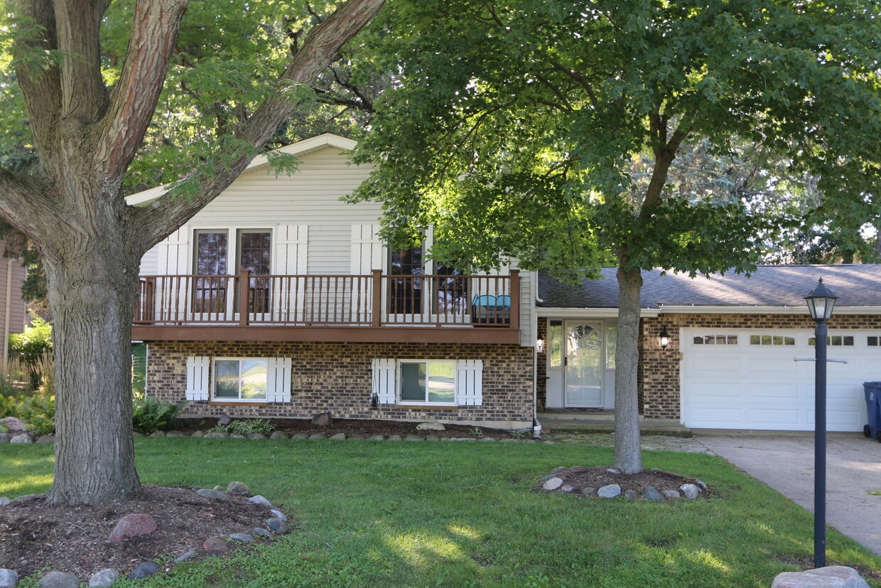 Primary Photo - 1401 Hillside Ln