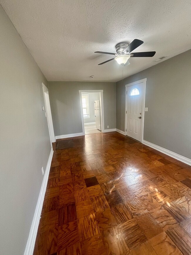 Building Photo - 615 Dresden Ave