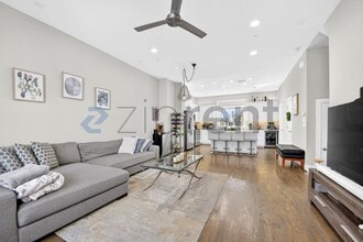 Building Photo - Unit 3
