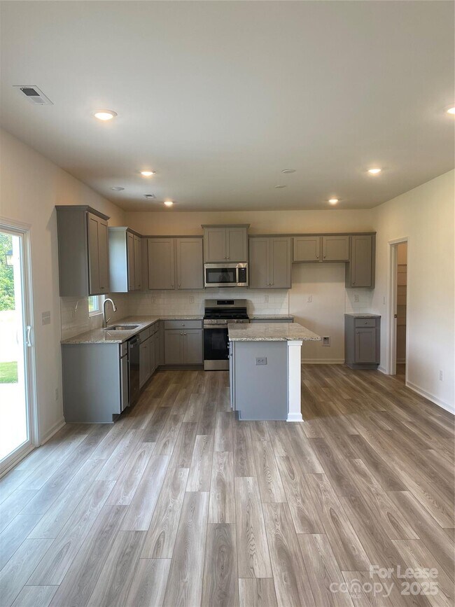 Building Photo - 1211 Fremont Dr