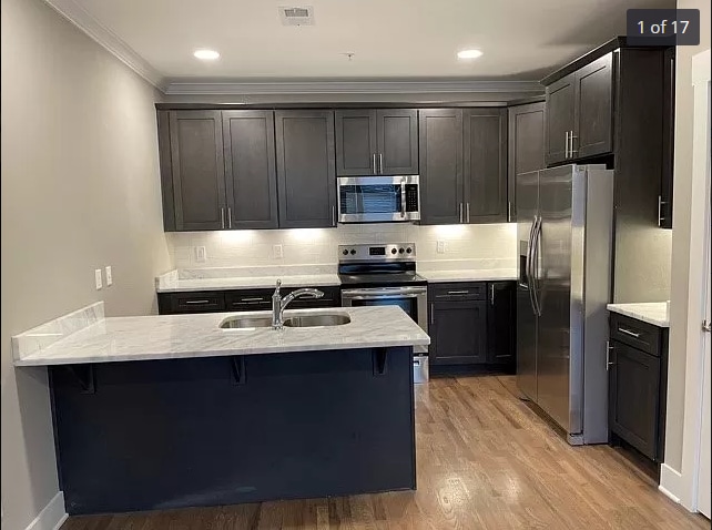 Kitchen - 953 44th Ave N