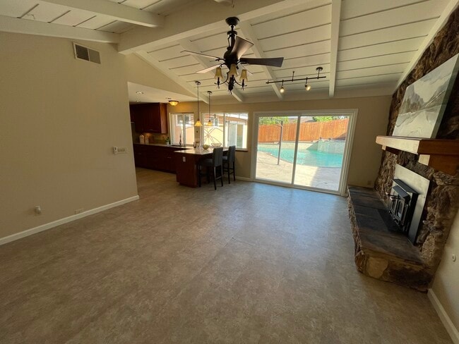 Building Photo - 480 Sandstone Dr